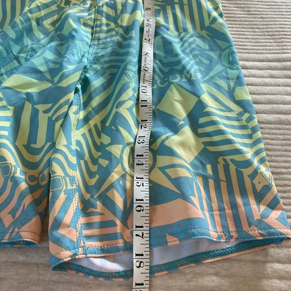 Volcom Boys Board Shorts Bathing Suit NEW size 20 blue green pink pockets - Picture 6 of 8